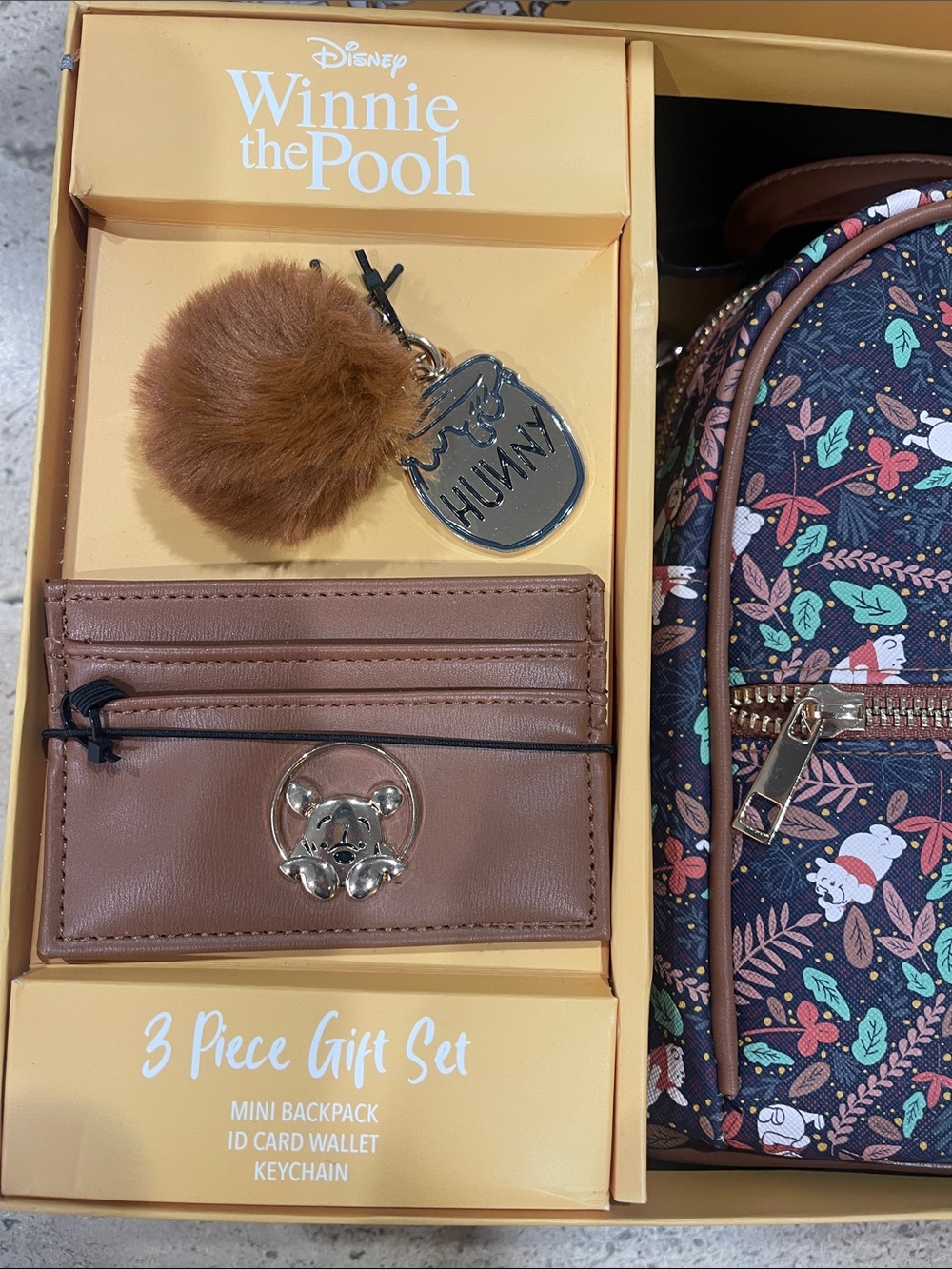 Winnie The Pooh 3 pc Gift Set Box Mini Backpack,ID Card Wallet, & Keychain. - Picture 2 of 4